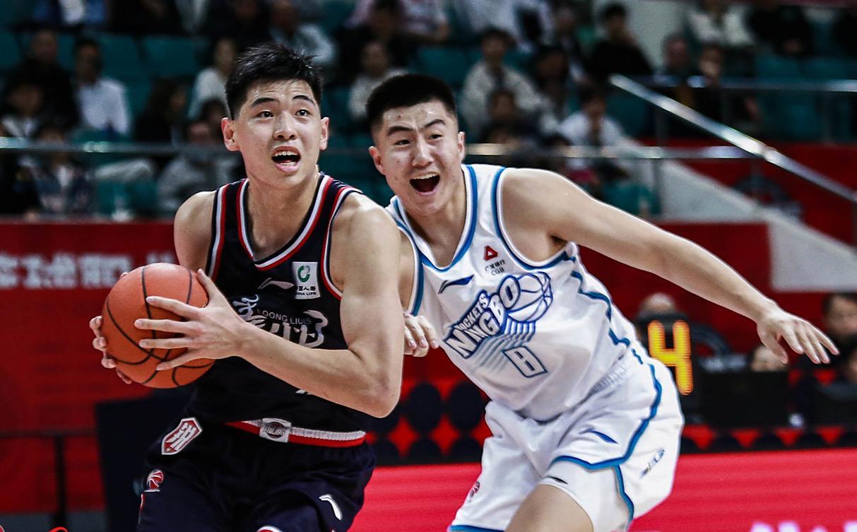 8名球员离开广州!郭士强弟子一个不留,两人拿顶薪,杜锋捡漏